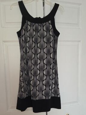 Black and White Geometric Scoop-Neck  Dress